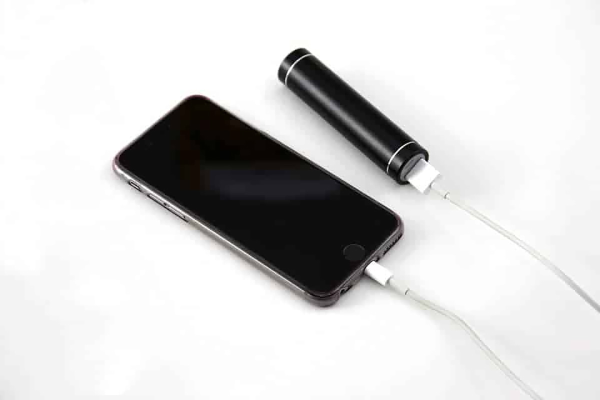 Un iPhone en charge.
