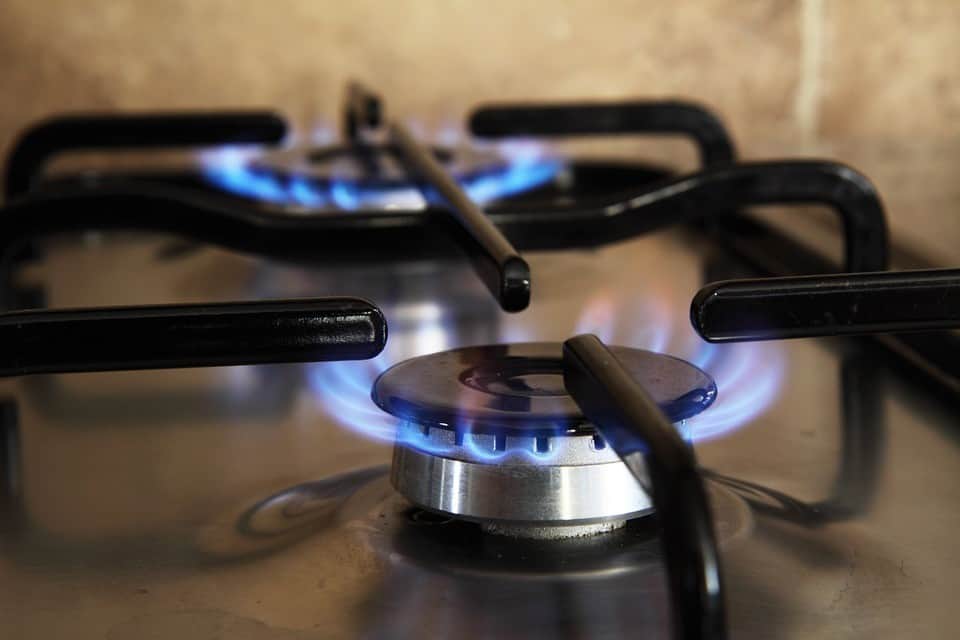 deux brûleurs à gaz en marche