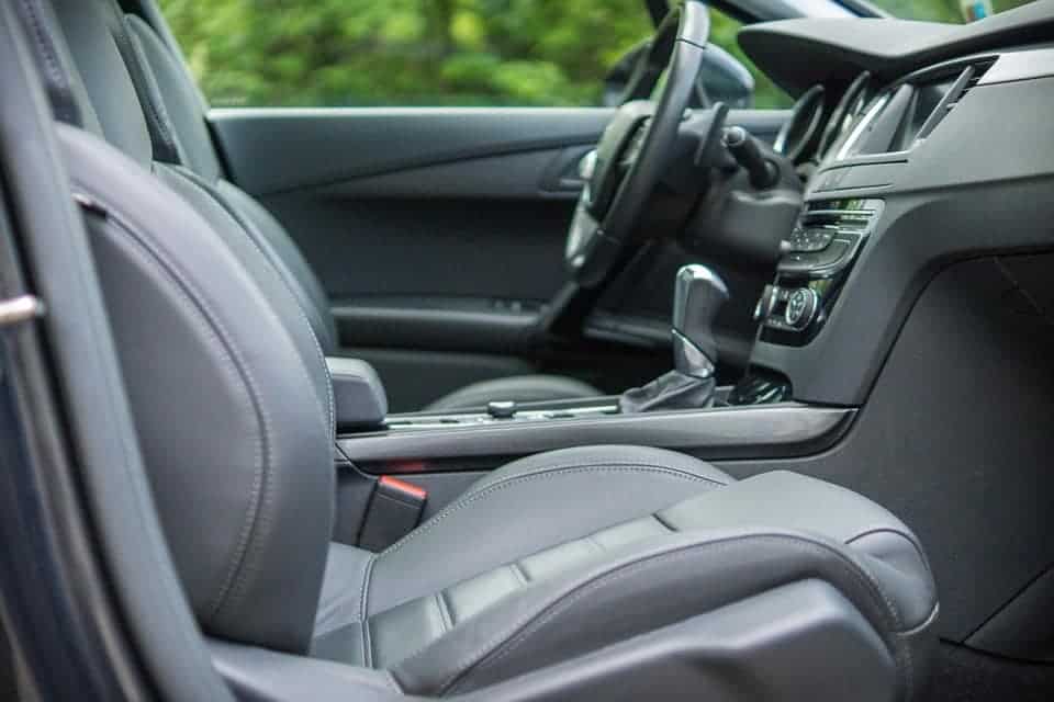 Photo d'illustration. L'intérieur avant d'une voiture