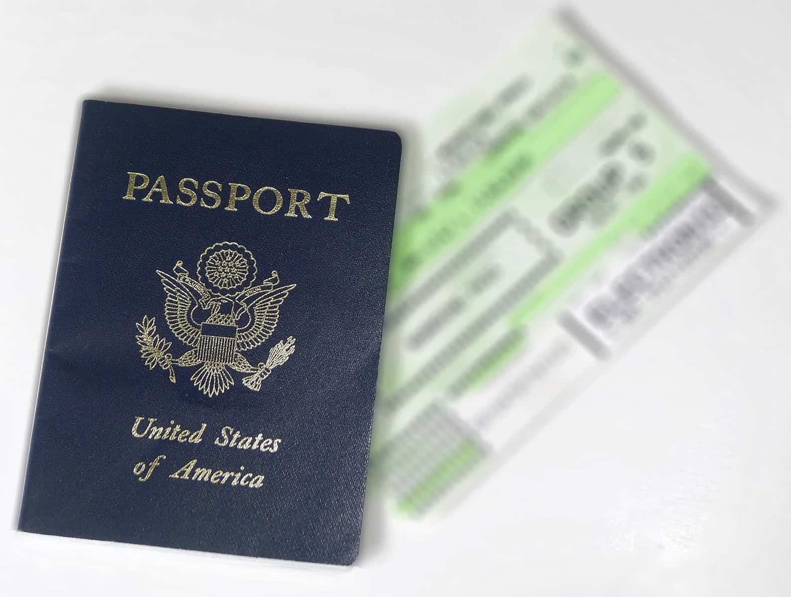 Illustration. Passeport et billet d'avion.