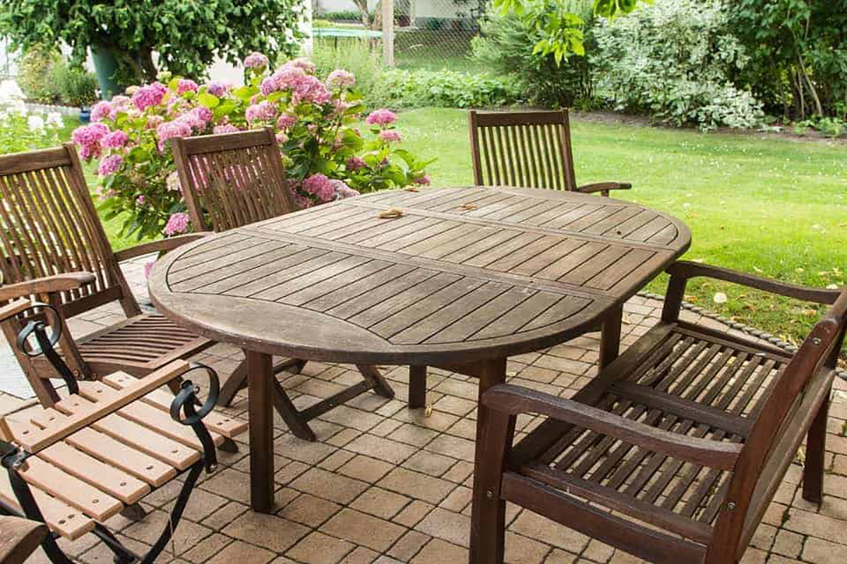 une set de meubles de jardin en bois