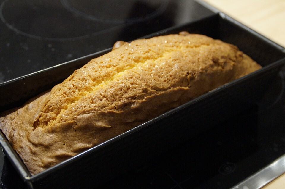 un cake sortant du four