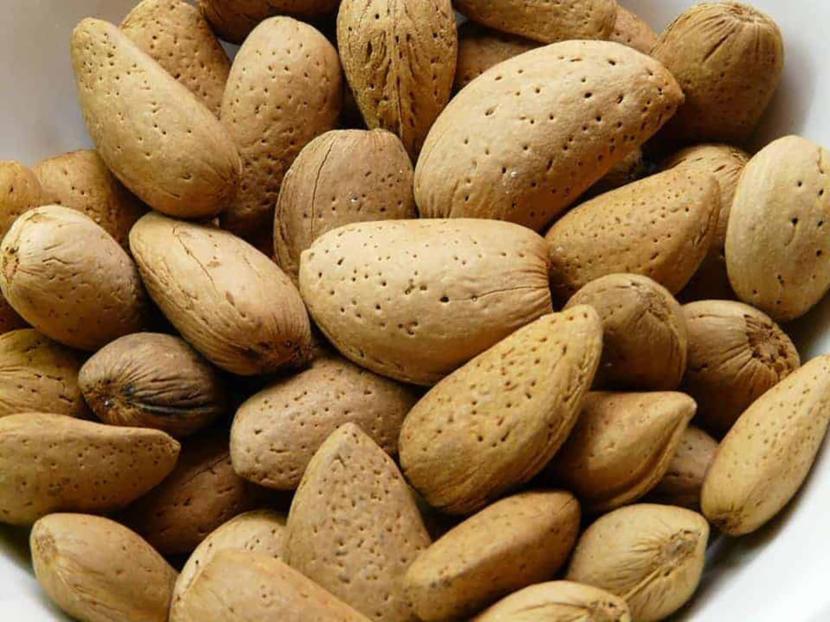 Des amandes.