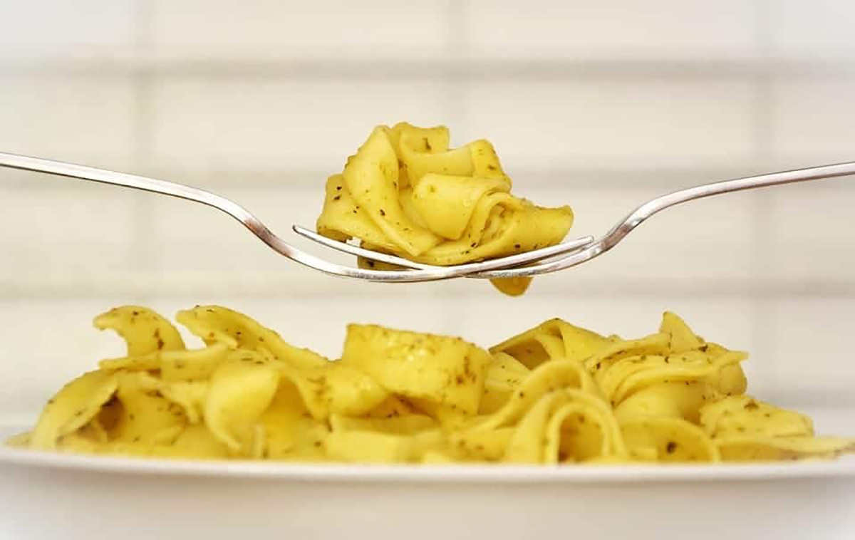 un plat de pâtes al dente
