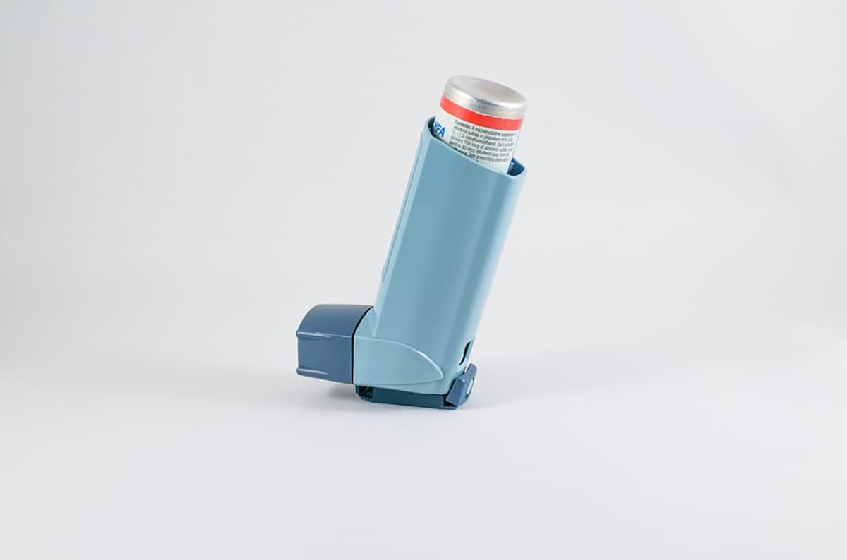 Un inhalateur.