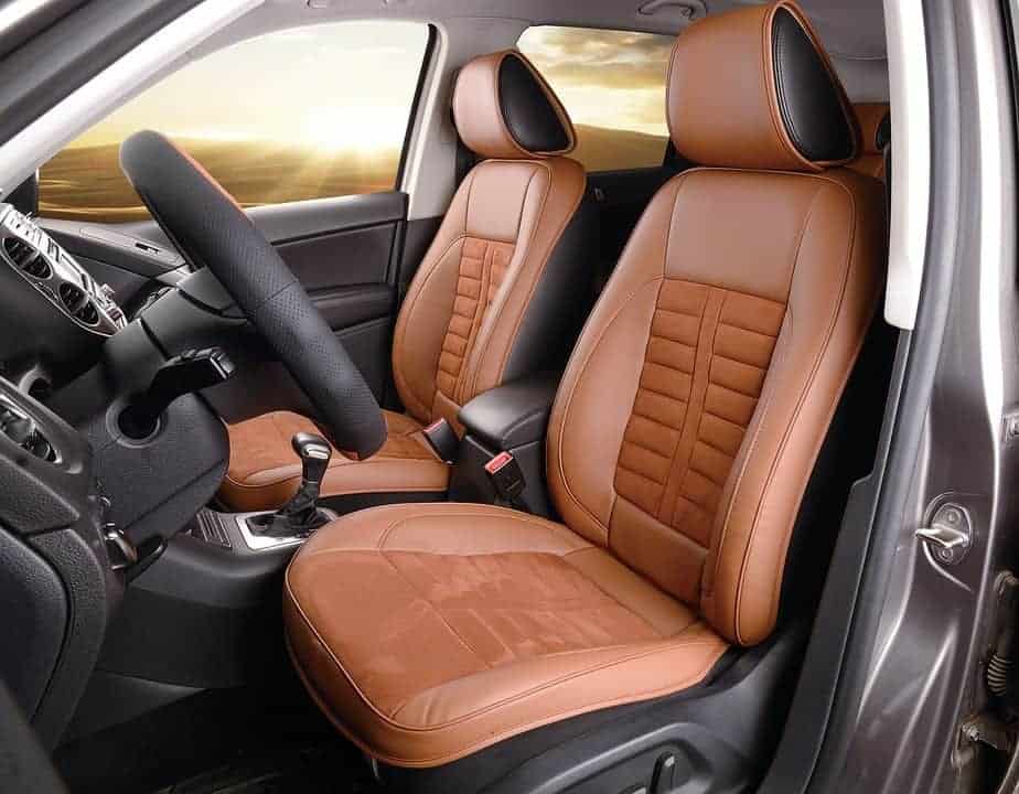 Sièges auto propres en cuir