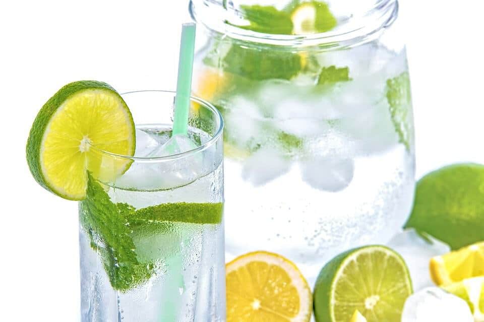 Carafe, verre, eau, citron