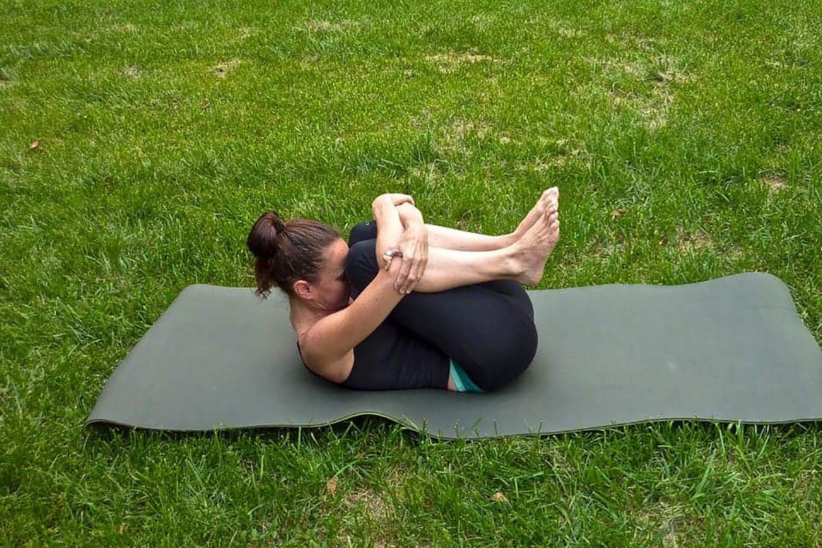 Femme, tapis de yoga