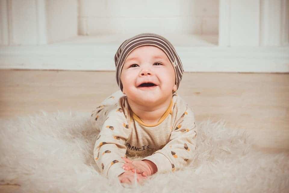 Bébé sourit