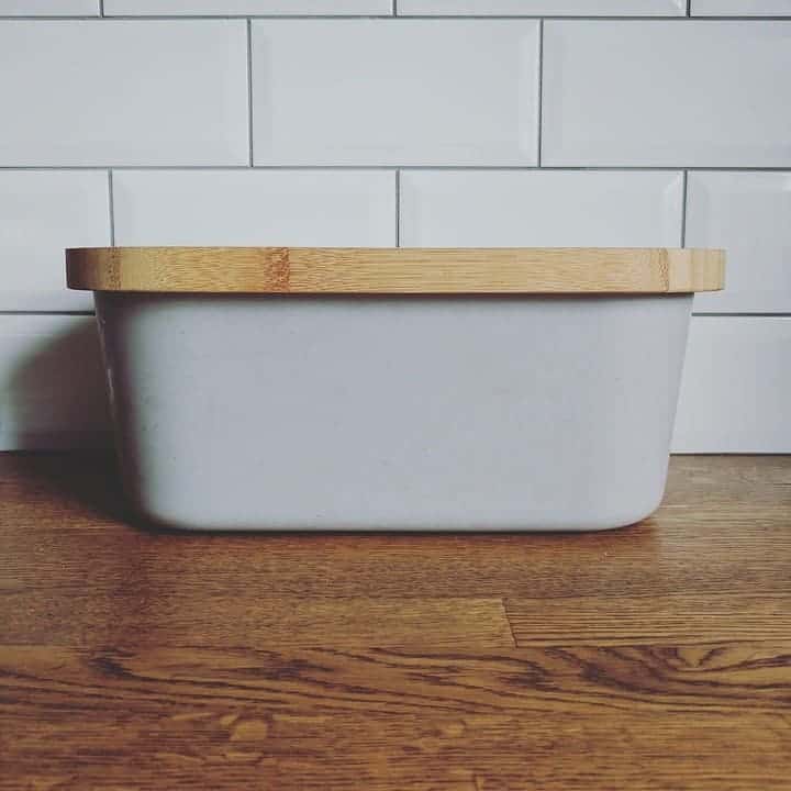 Boîte à pain gris