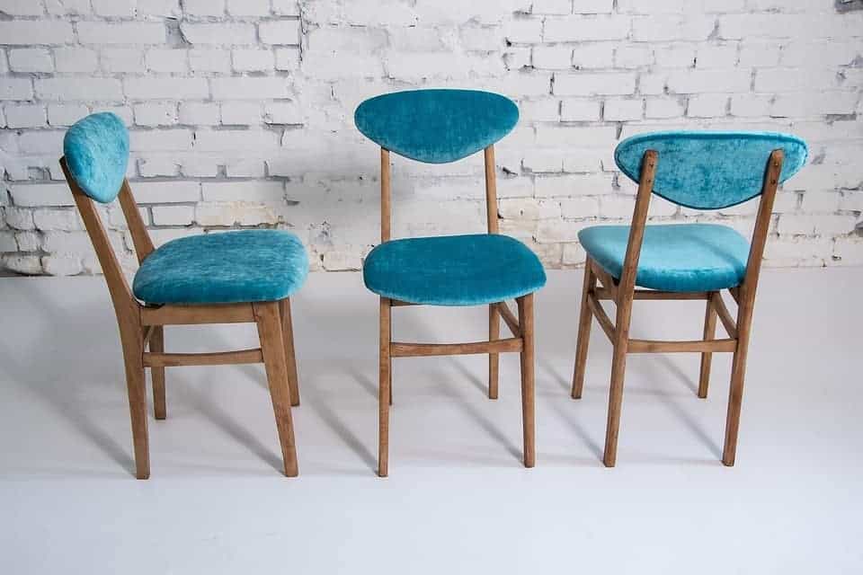 Des sièges en velour bleues