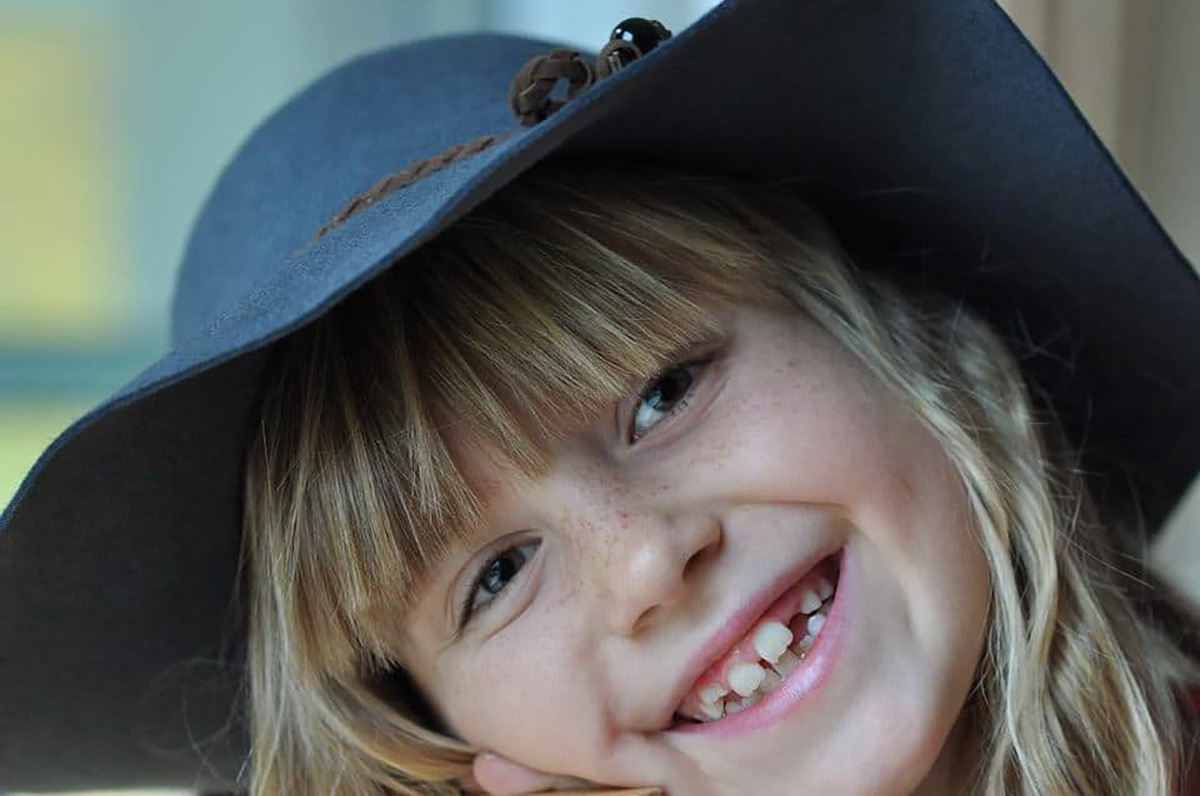 Fille, chapeau, sourire