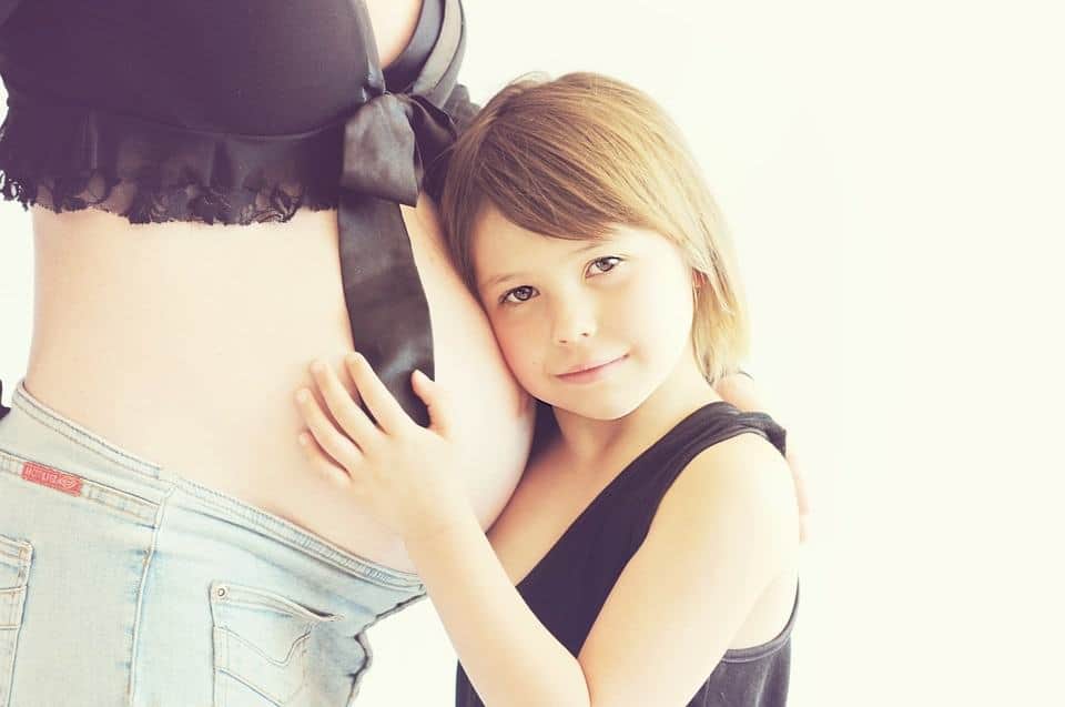Femme enceinte, fille