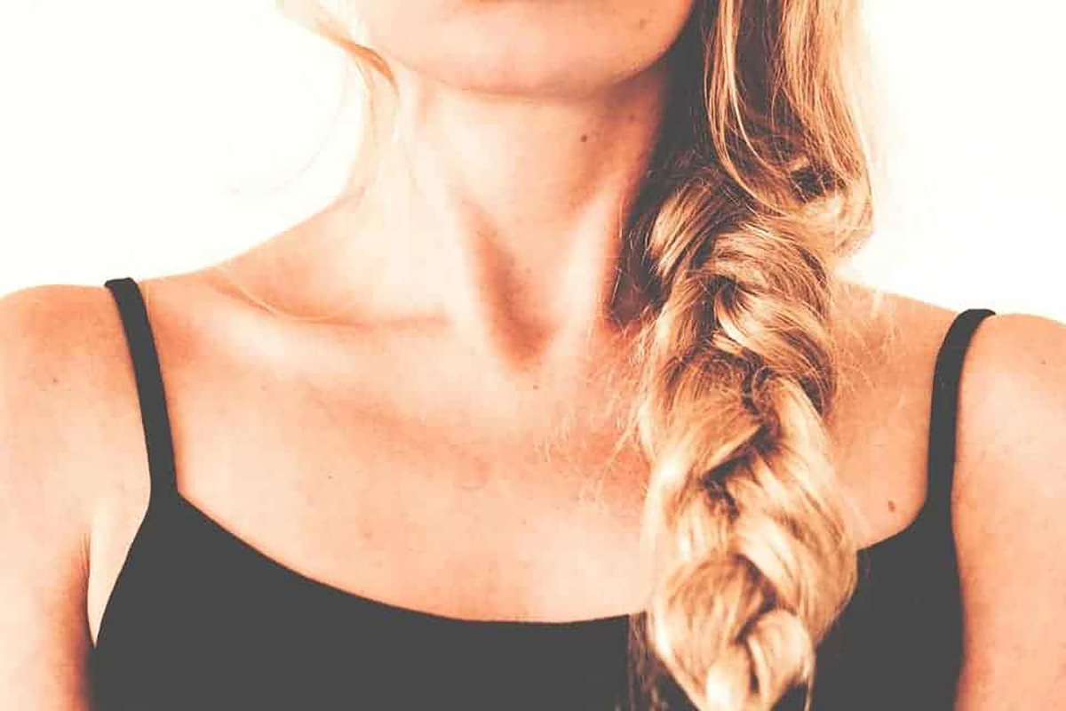 Femme, tresse
