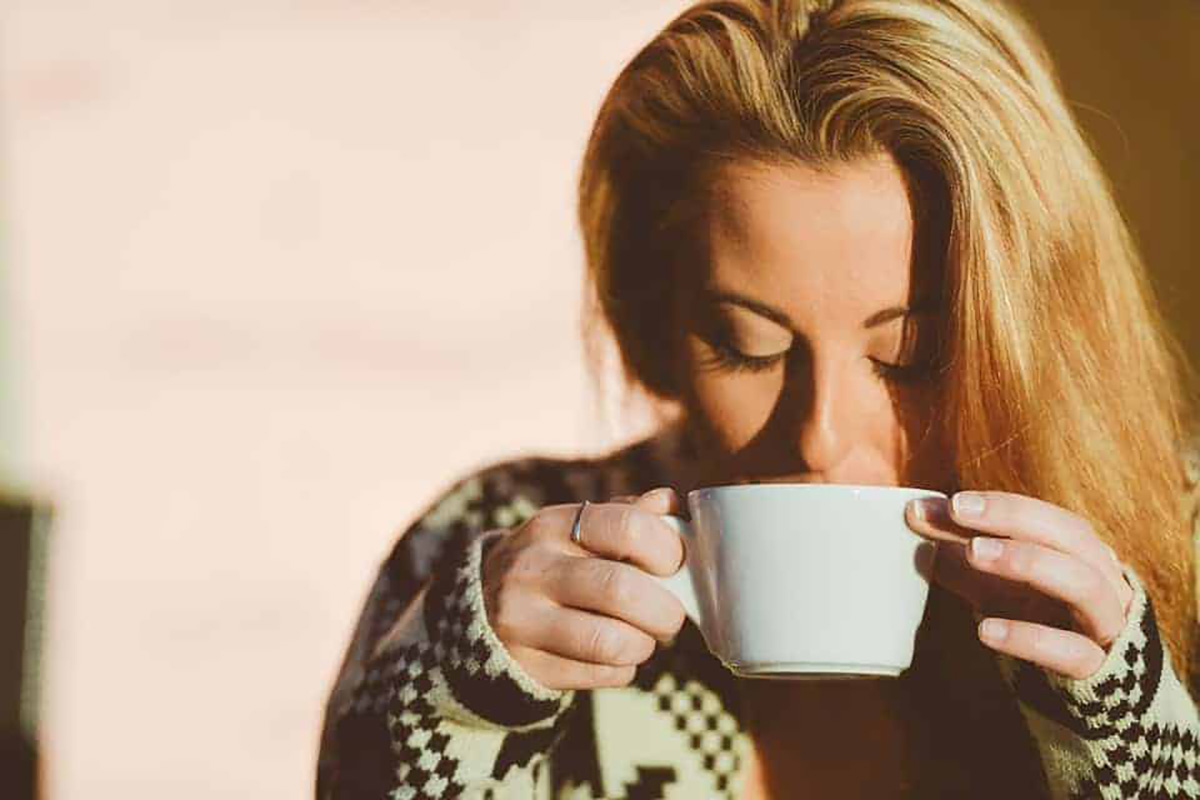 Femme, tasse