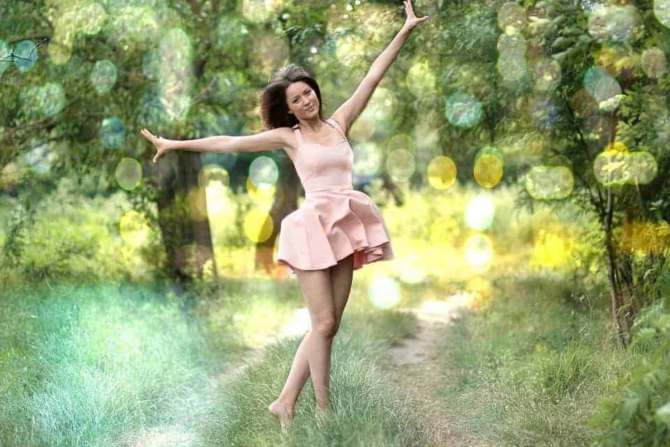 Jeune fille, dans la nature