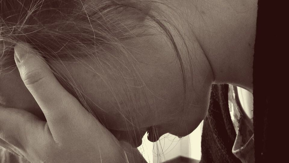 Femme, larme