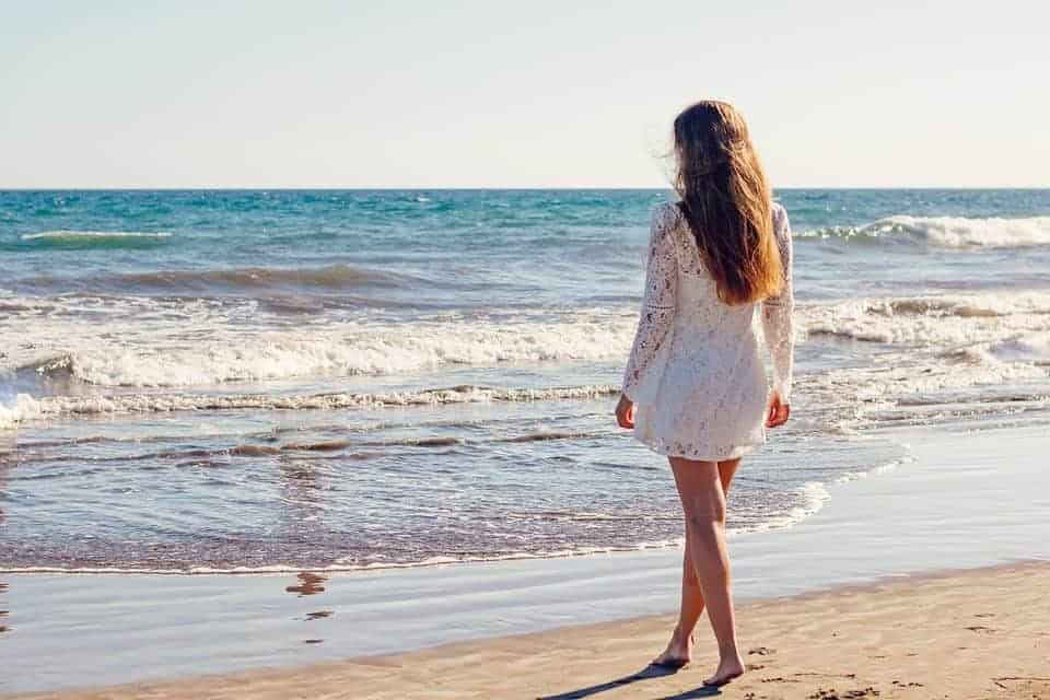 Femme, plage