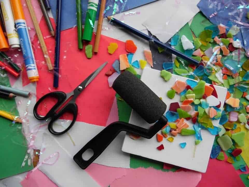Papier, ciseaux, crayons
