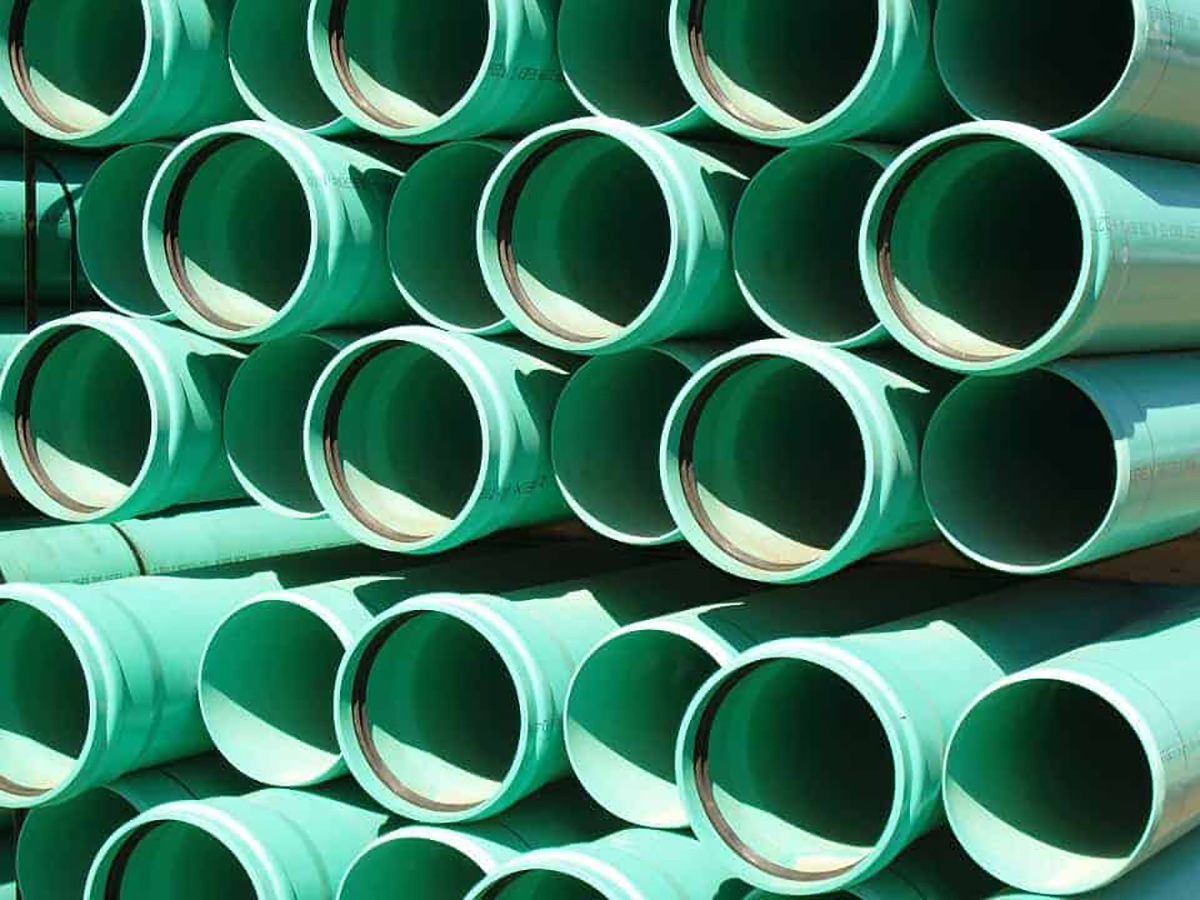 Tuyaux en plastique verts