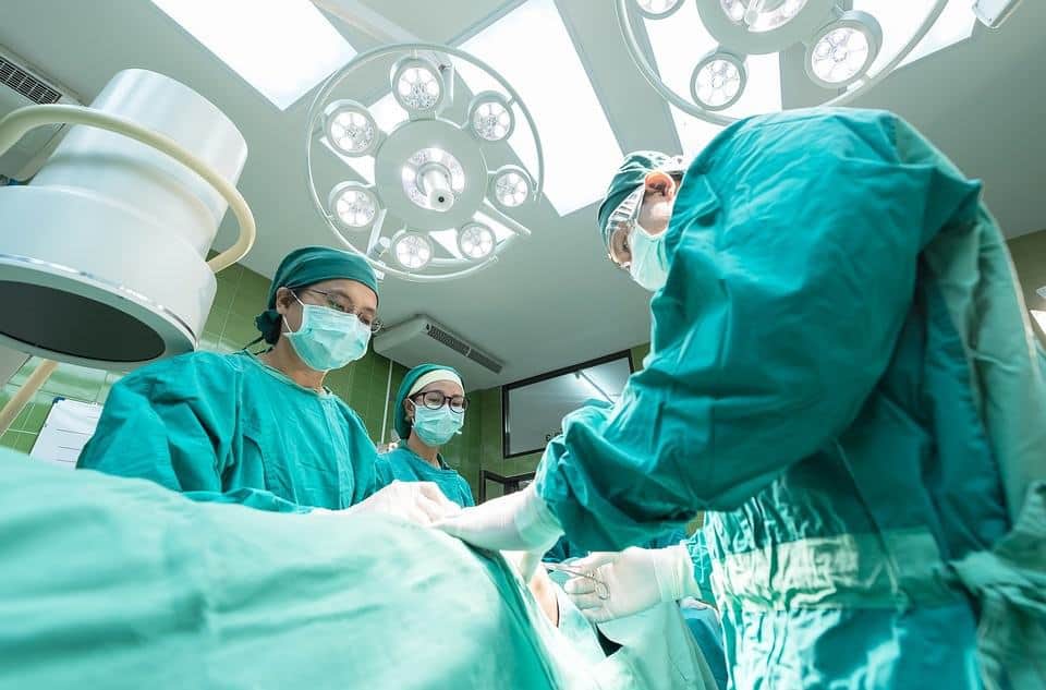Bloc opératoire, médecin, chirurgien