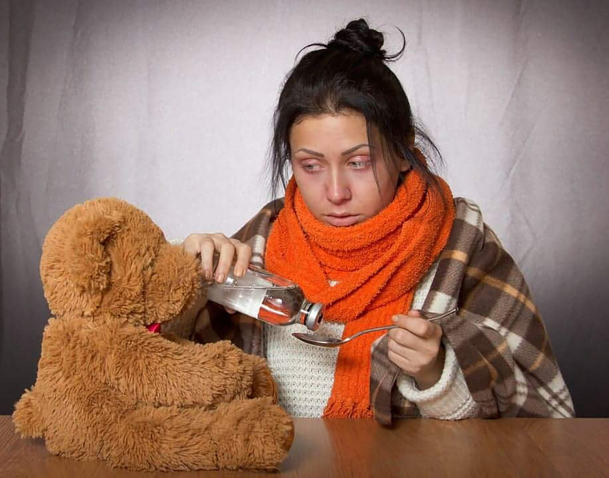Fille, médicament, grippe