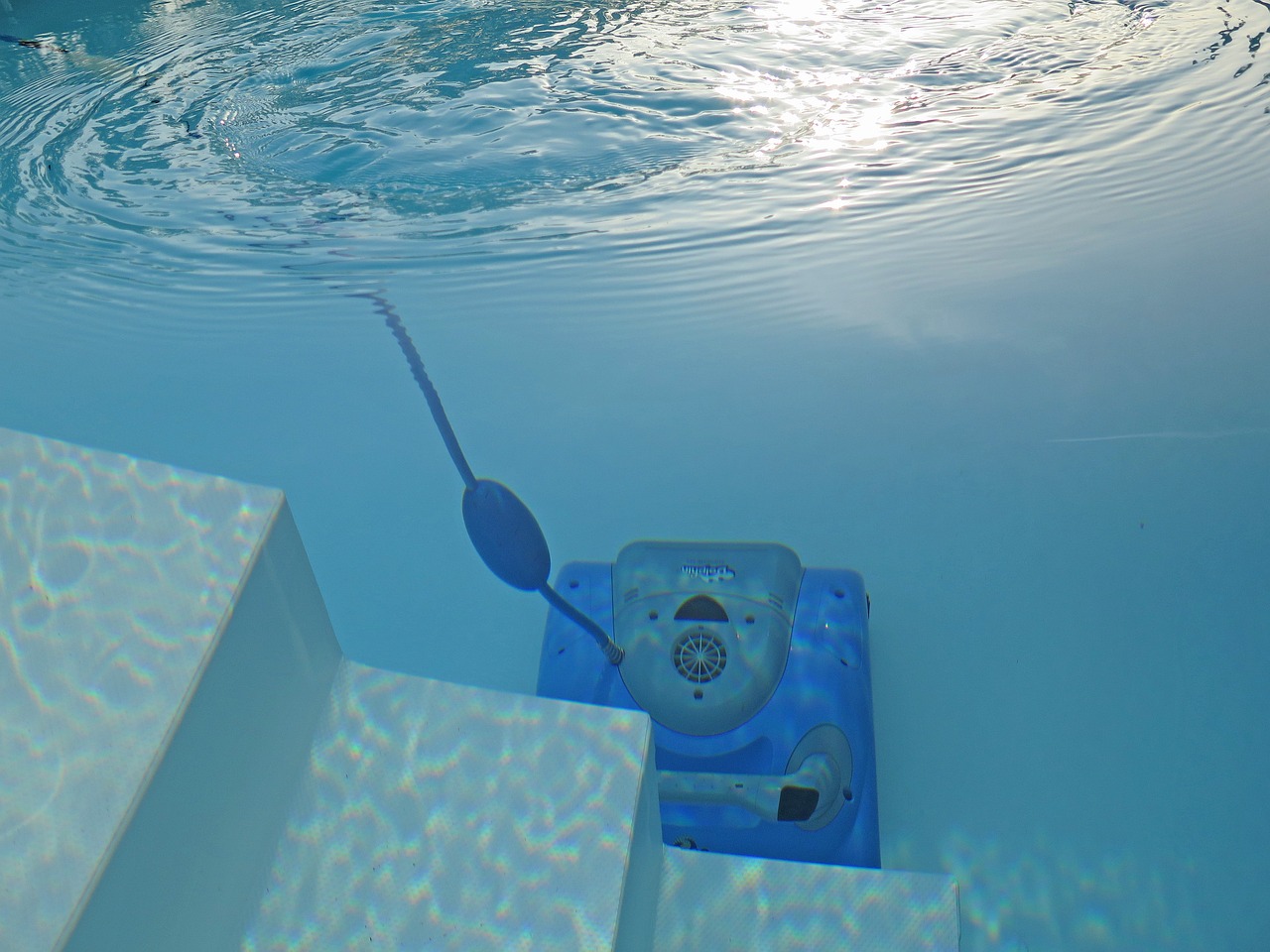 Photo d'illustration. L'entretien de la piscine.