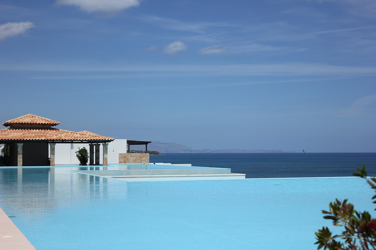 Photo d'illustration. La piscine à débordement.