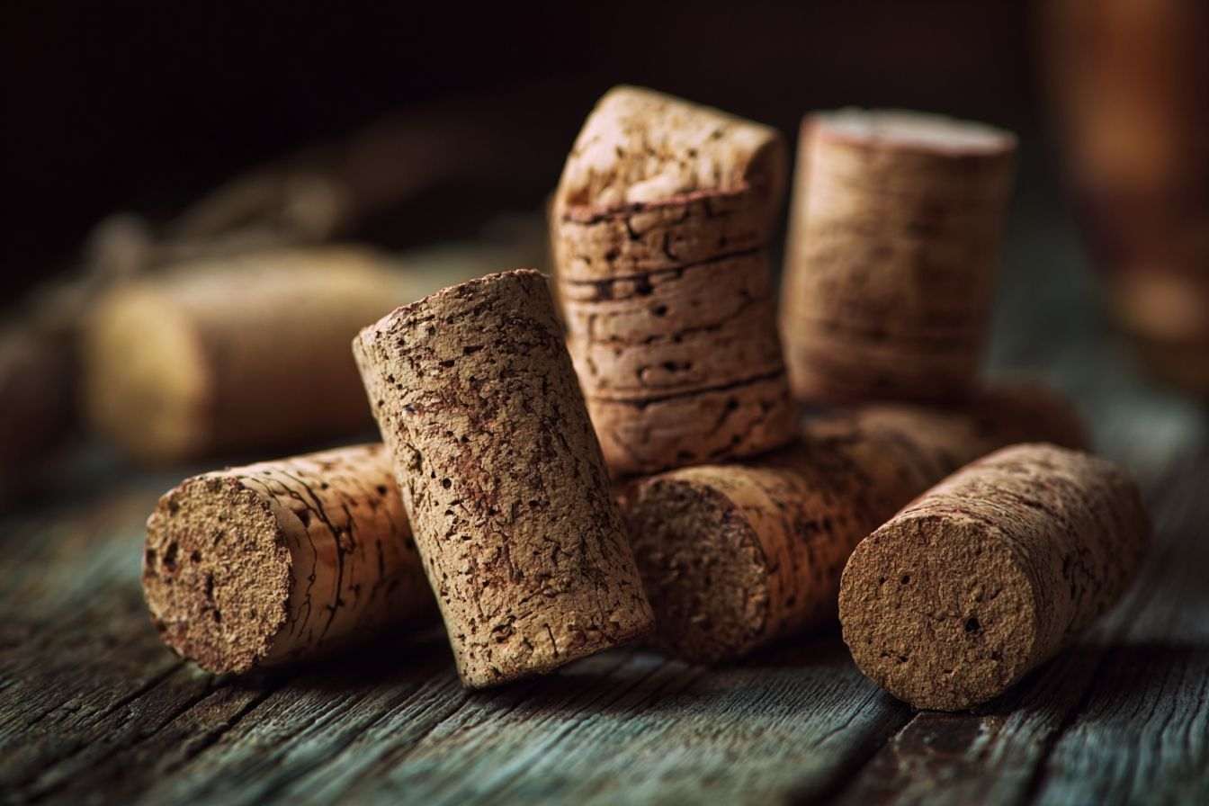 Gros plan sur bouchons en liège naturel